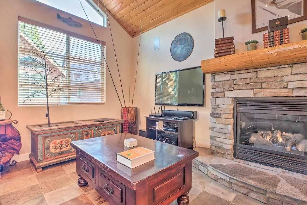 Mammoth Lakes Townhome - 10-Min Walk To Village! Tatil Evi