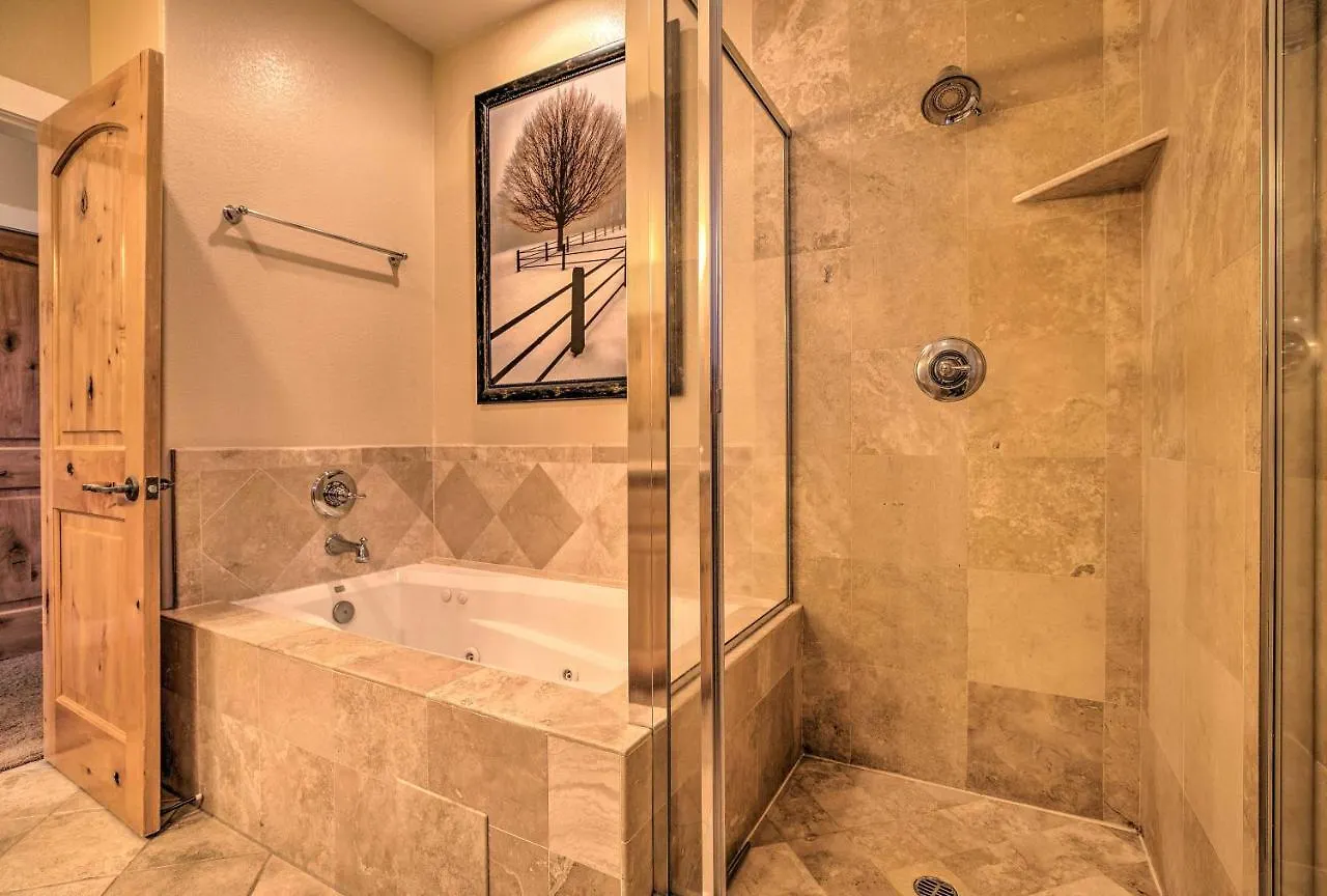 Mammoth Lakes Townhome - 10-Min Walk To Village! ABD