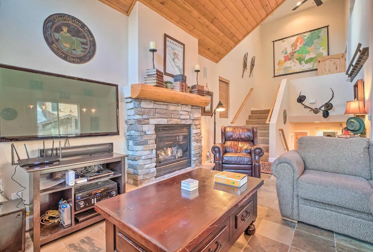 Mammoth Lakes Townhome - 10-Min Walk To Village! ABD